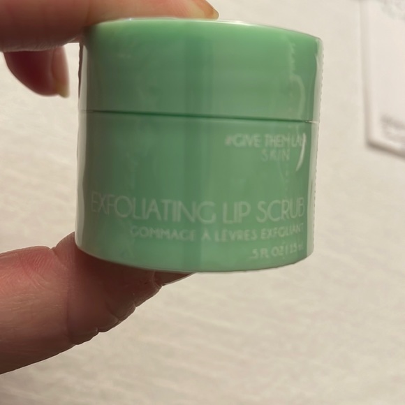 LALA BEAUTY Sugar Lips Exfoliating Lip Scrub - Picture 2 of 5